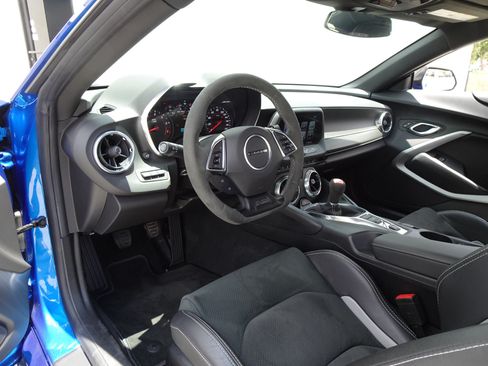 Used 2017 Chevrolet Camaro SS RWD image 10