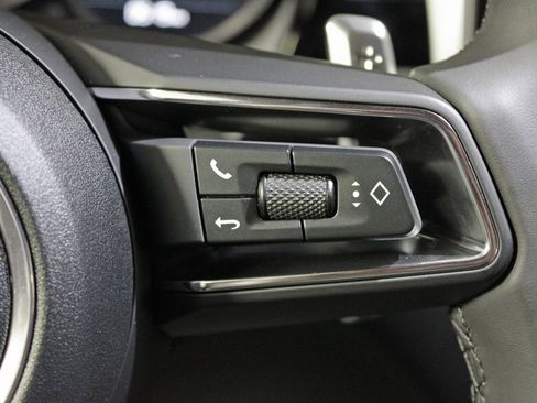 Used 2025 Porsche Macan image 23