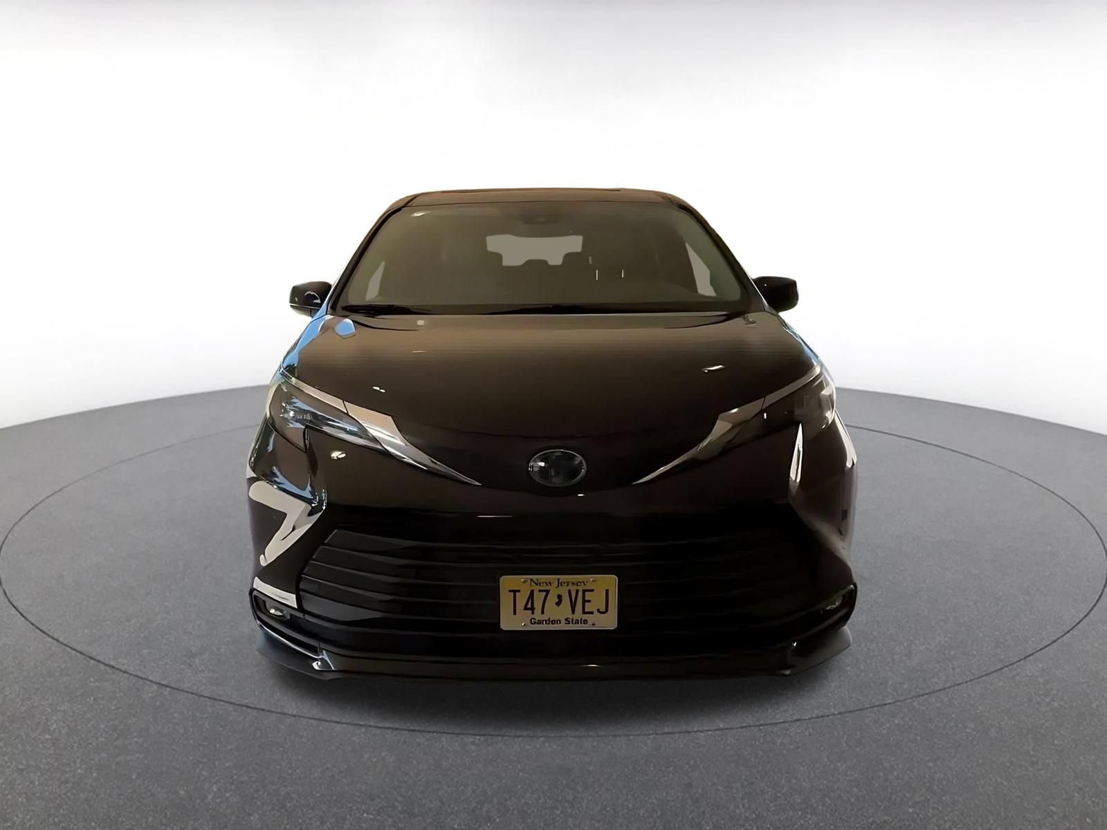 Used 2025 Toyota Sienna XLE FWD image 10