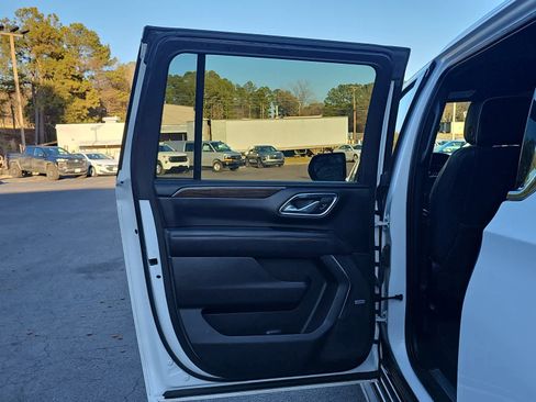 Used 2023 Chevrolet Suburban Premier image 33