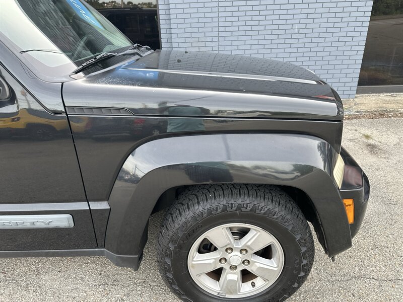 Used 2009 Jeep Liberty Sport w/ Popular Equipment Group AWD/4WD image 26