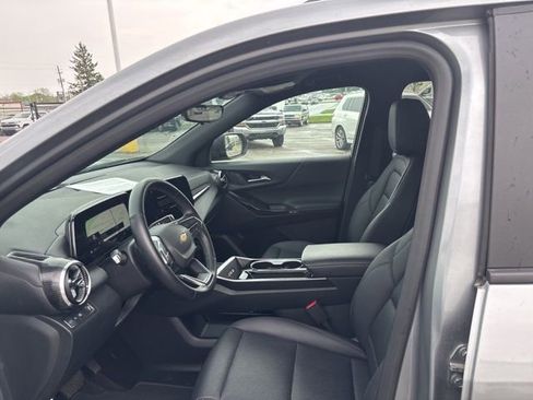 Used 2025 Chevrolet Equinox LT w/ Convenience Package II FWD image 2