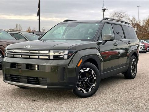 Used 2025 Hyundai Santa Fe SEL image 2