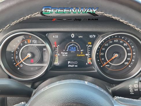 Used 2022 Jeep Wrangler Unlimited Sahara w/ LED Lighting Group AWD/4WD image 24