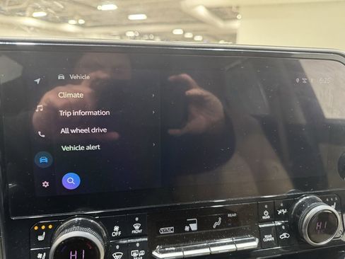 Used 2023 Toyota Highlander L image 17