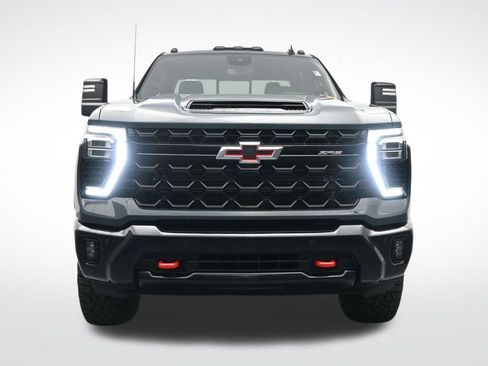 Used 2025 Chevrolet Silverado 2500 ZR2 w/ Technology Package image 2