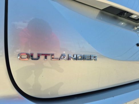 Used 2023 Mitsubishi Outlander SEL FWD image 32