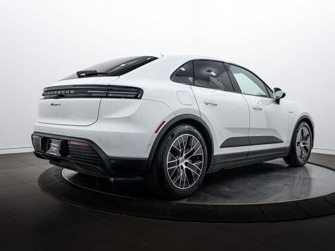 Certified 2025 Porsche Macan 4 Electric image 7