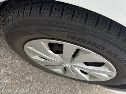 Used 2020 Nissan Versa S FWD image 7