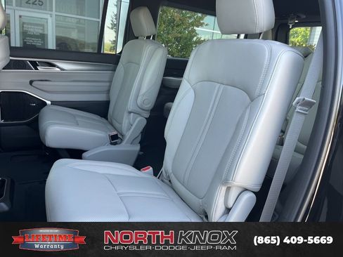 New 2026 Jeep Grand Wagoneer Limited AWD/4WD image 15