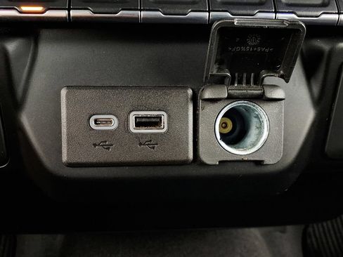 Used 2022 Chevrolet Silverado 1500 LT AWD/4WD image 24