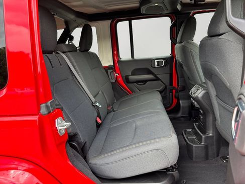 Used 2025 Jeep Wrangler Unlimited Sahara w/ Safety Group AWD/4WD image 13