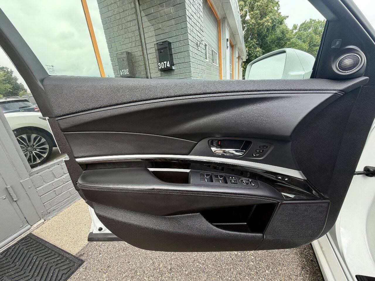 Used 2018 Acura RLX w/ Technology Package FWD image 27