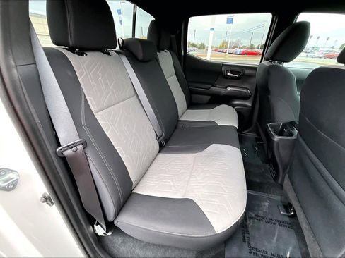 Used 2023 Toyota Tacoma TRD Off-Road image 19