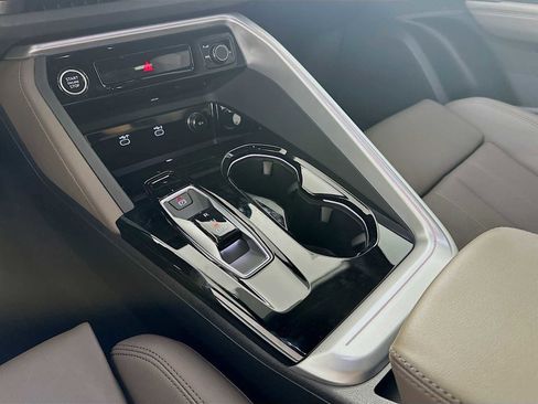 New 2025 Audi Q5 Prestige image 16