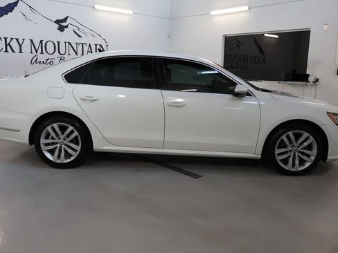 Used 2018 Volkswagen Passat 2.0T SE FWD image 8