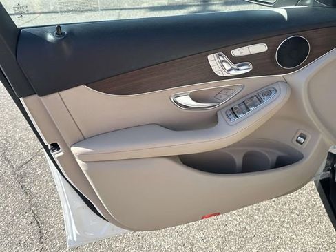 Used 2022 Mercedes-Benz GLC 300 4MATIC w/ Multimedia Package Lite image 22