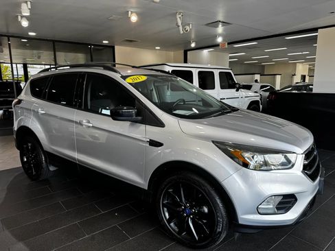 Used 2017 Ford Escape SE w/ Equipment Group 201A FWD image 5