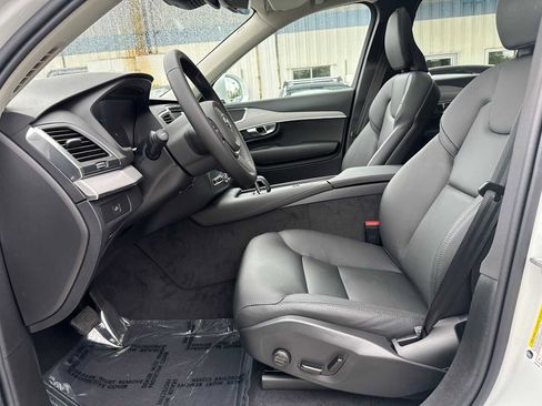 Used 2025 Volvo XC90 B5 Core image 20