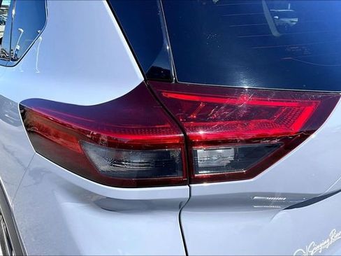 Certified 2025 Nissan Rogue SL FWD image 20