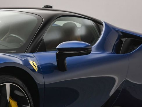 Used 2021 Ferrari SF90 Stradale AWD/4WD image 9