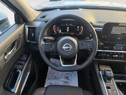 New 2025 Nissan Pathfinder Platinum w/ Black Appearance Package image 12