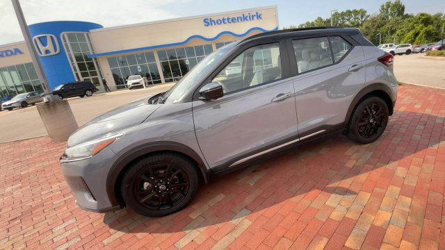 Used 2023 Nissan Kicks SR w/ SR Premium Package FWD image 6