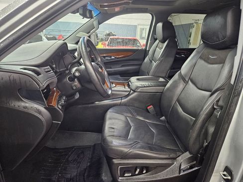 Used 2018 Cadillac Escalade Premium Luxury image 14