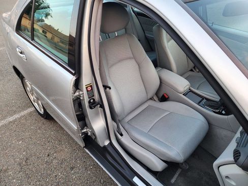 Used 2001 Mercedes-Benz C 320 Sedan image 29