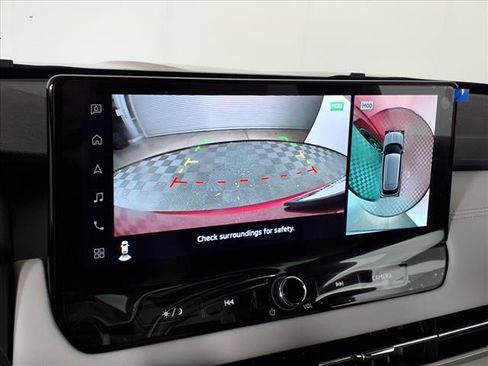 New 2025 Mitsubishi Outlander SE image 17