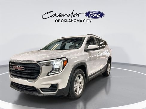 Used 2023 GMC Terrain SLE w/ Driver Convenience Package image 4