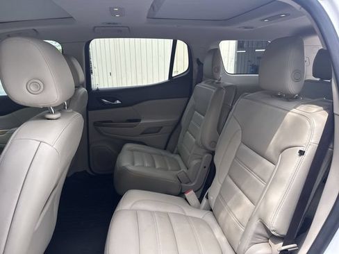 Used 2018 GMC Acadia Denali w/ Technology Package FWD image 16