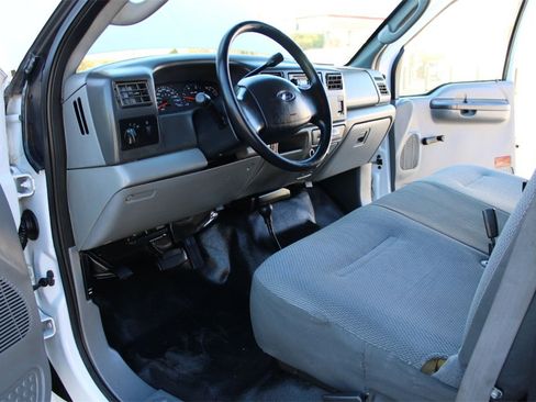Used 2004 Ford F450 XL image 16