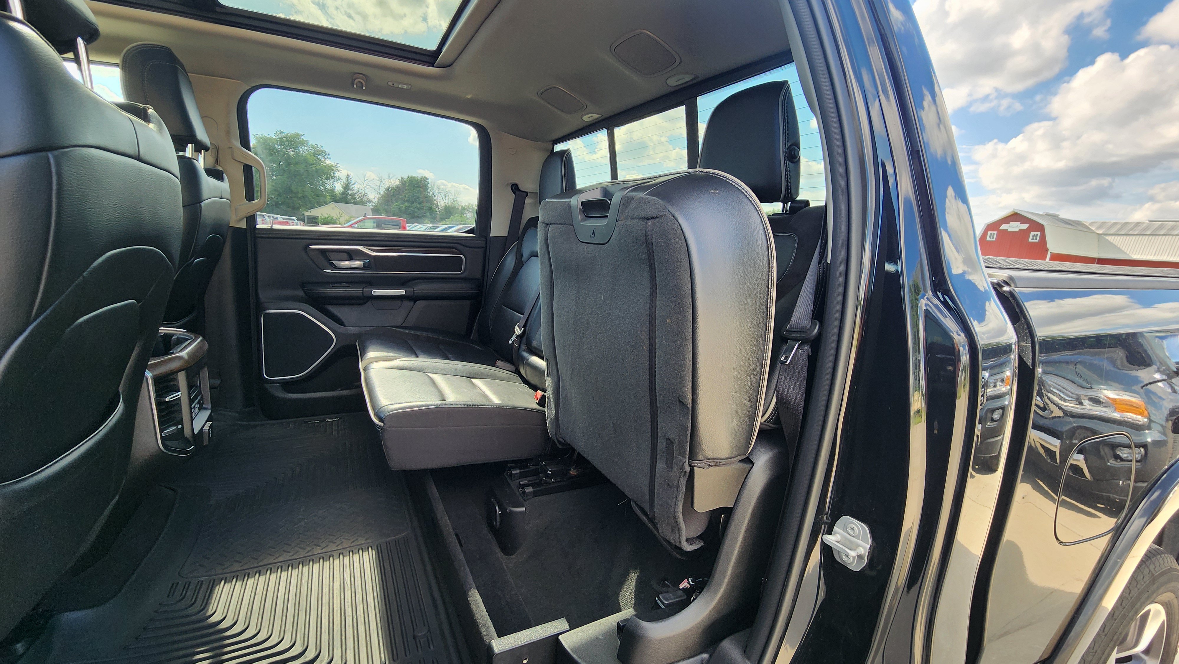 Used 2022 RAM 1500 Laramie AWD/4WD image 17