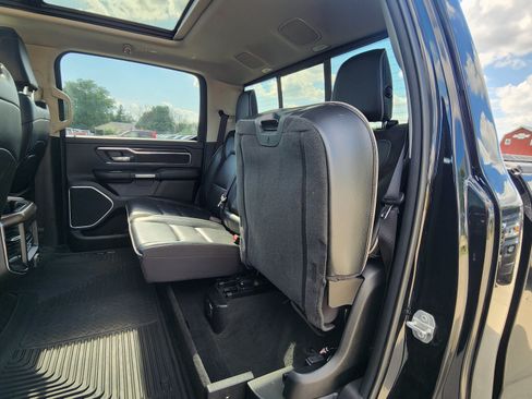 Used 2022 RAM 1500 Laramie AWD/4WD image 17