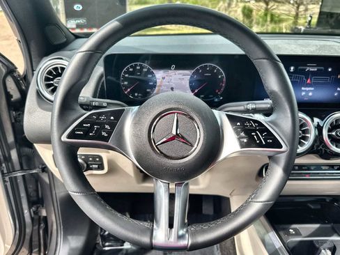 Used 2025 Mercedes-Benz GLB 250 image 21