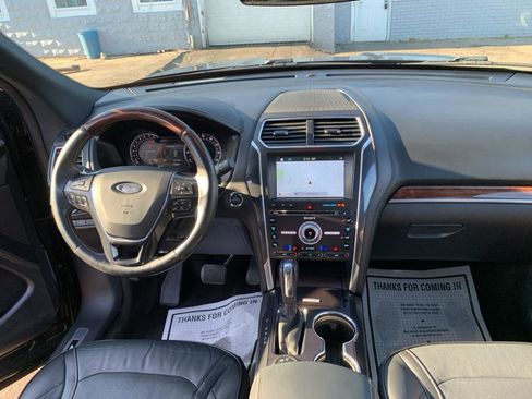 Used 2017 Ford Explorer Platinum image 31