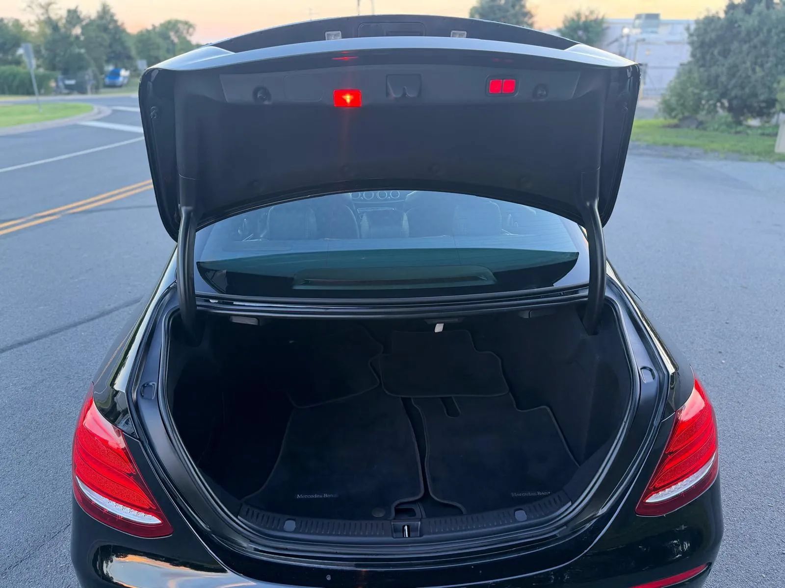 Used 2019 Mercedes-Benz E 300 4MATIC w/ Premium 1 Package image 16