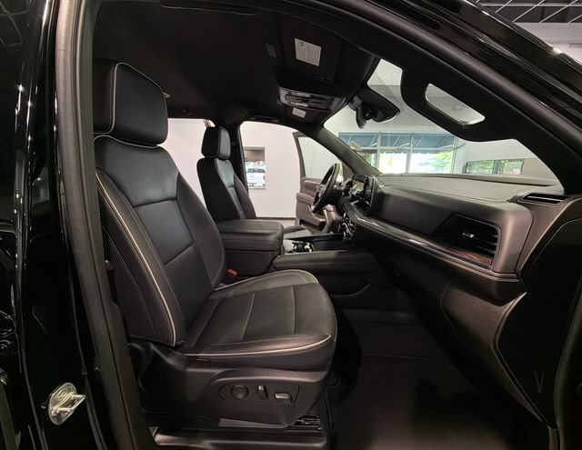 Used 2025 Chevrolet Tahoe Premier AWD/4WD image 13
