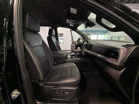 Used 2025 Chevrolet Tahoe Premier AWD/4WD image 13