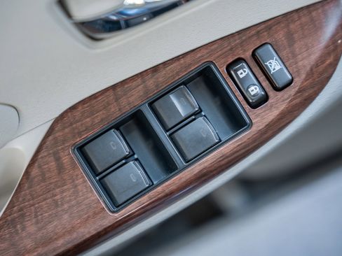 Used 2014 Toyota Sienna Limited image 46