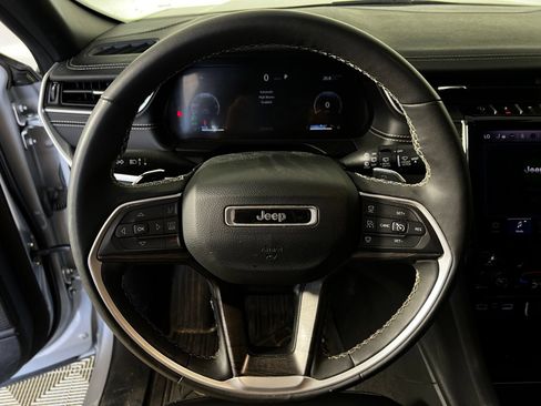 Used 2024 Jeep Grand Cherokee Limited RWD image 9