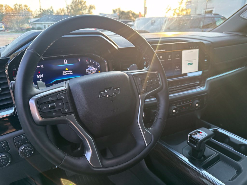 Used 2025 Chevrolet Silverado 1500 LT Trail Boss w/ Convenience Package II AWD/4WD image 12