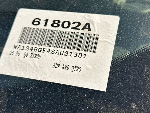 Used 2025 Audi Q6 e-tron Premium Plus w/ Premium Plus AWD/4WD image 4