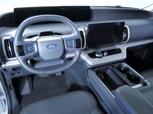 Certified 2025 Ford Expedition Active AWD/4WD image 3