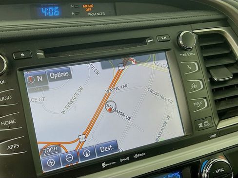 Used 2019 Toyota Highlander XLE AWD/4WD image 12