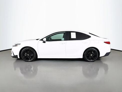 Used 2025 Toyota Camry SE w/ Convenience Package FWD image 4