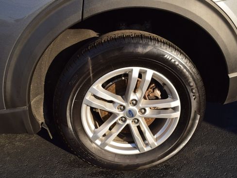 Certified 2023 Ford Explorer XLT image 6