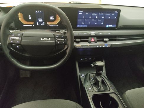 Used 2025 Kia K4 FWD image 22