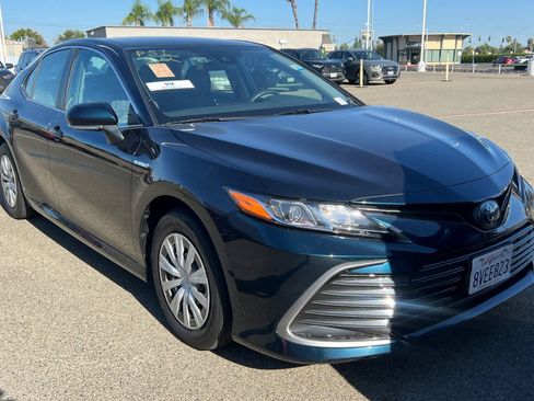 Used 2021 Toyota Camry LE FWD image 3